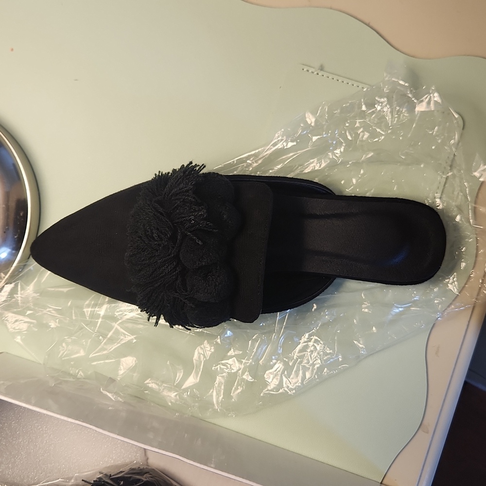Black pom pom flats